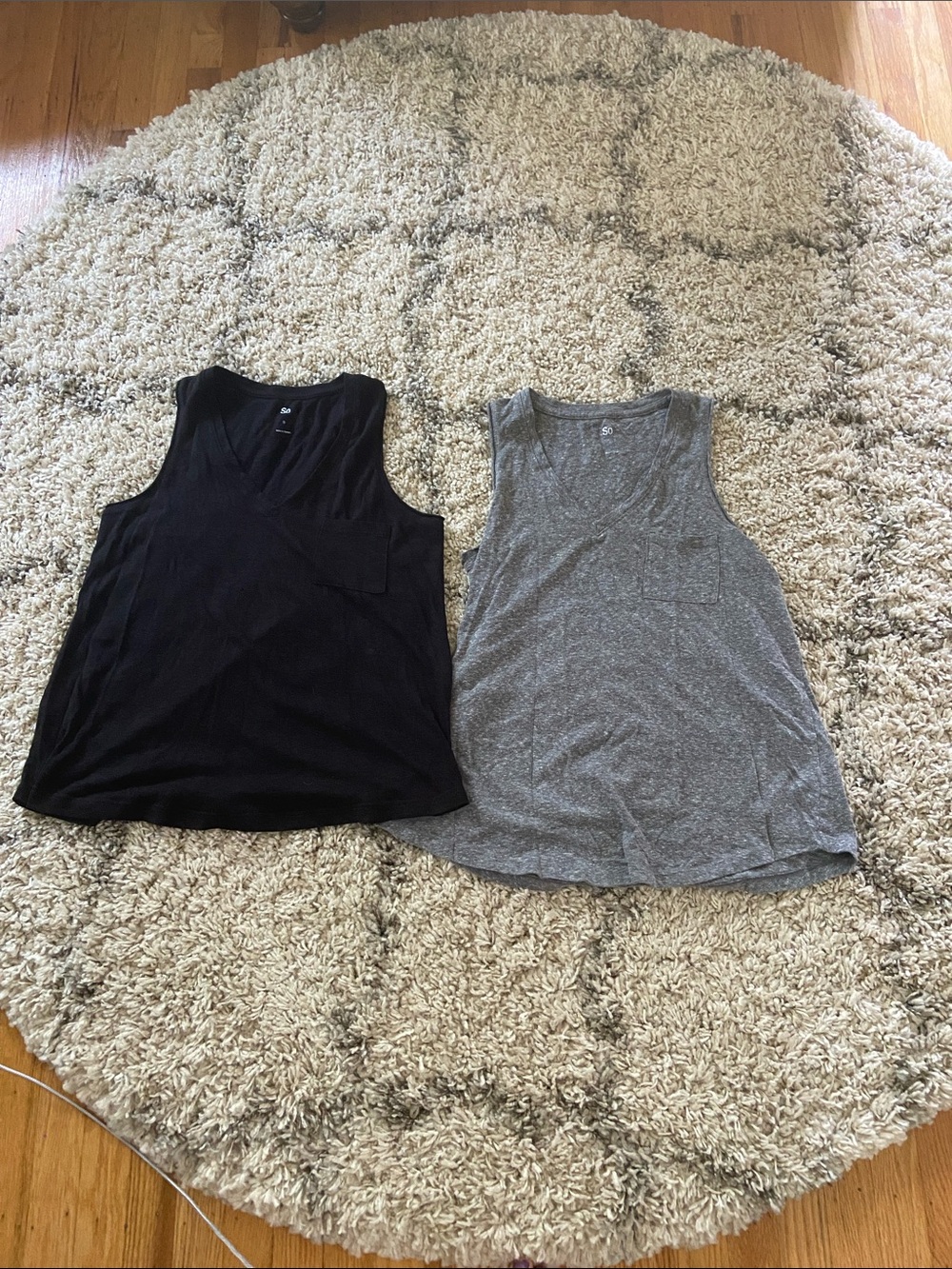 Women's Sleeveless Pocket Tank Tops - Black & Gray